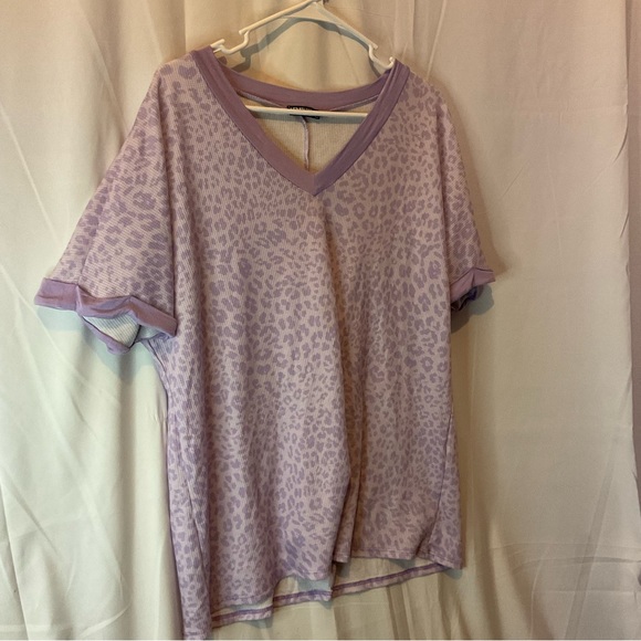 Heimish Women’s Short Sleeve V-Neck Lilac Leopard Print Size Large - Picture 13 of 14